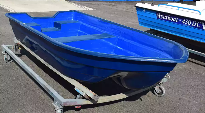 Стеклопластиковая лодка Neman-340 (тримаран) в Калининграде