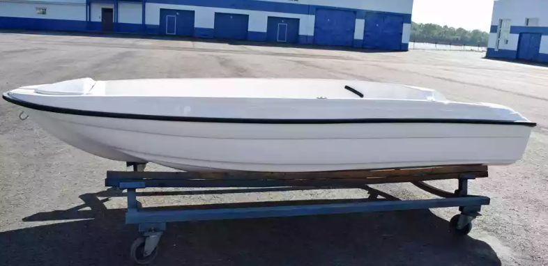 Стеклопластиковая лодка Пингвин (тримаран) в Калининграде