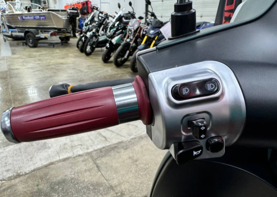 Скутер PROMAX Miami 240 (49) в Калининграде