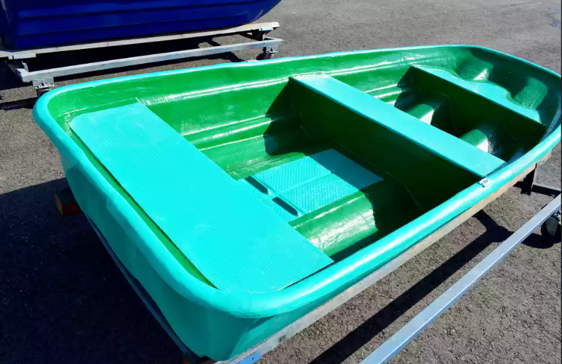 Стеклопластиковая лодка Старт (тримаран) в Калининграде