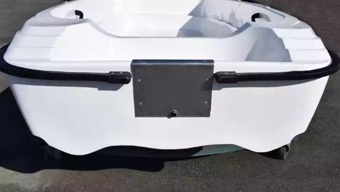 Стеклопластиковая лодка Пингвин (тримаран) в Калининграде