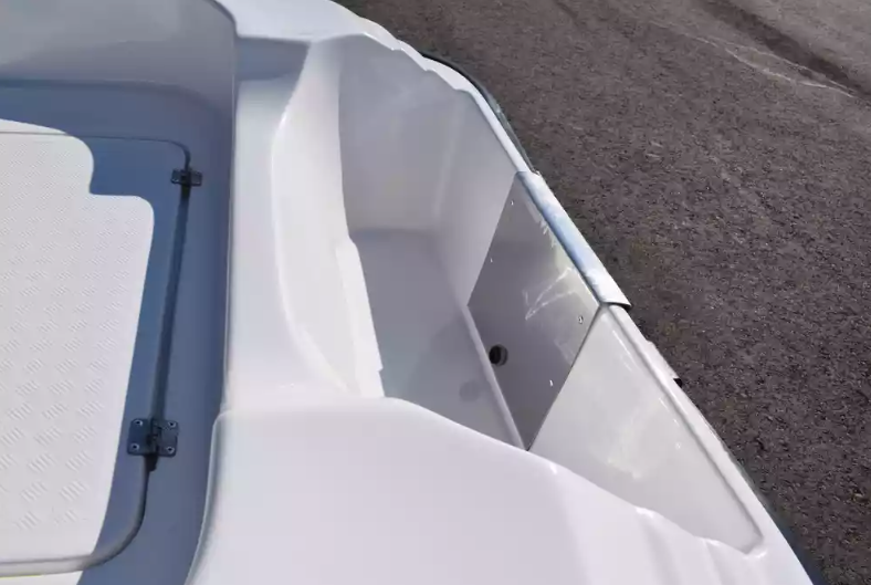 Стеклопластиковая лодка Пингвин (тримаран) в Калининграде