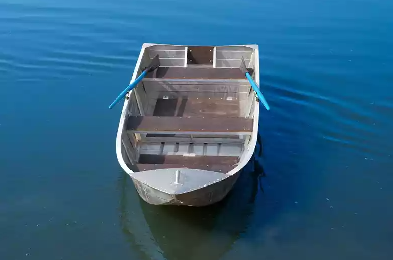 Алюминиевая лодка Вятка-Профи 32 в Калининграде