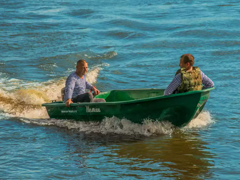 Стеклопластиковая лодка Neman-340 (тримаран) в Калининграде