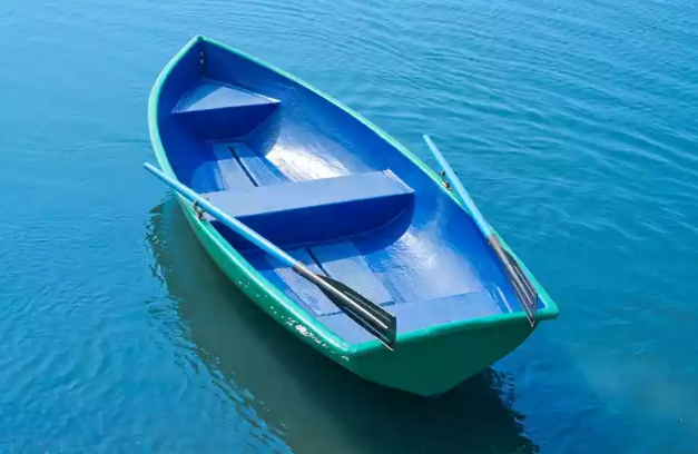 Стеклопластиковая лодка Дельфин в Калининграде