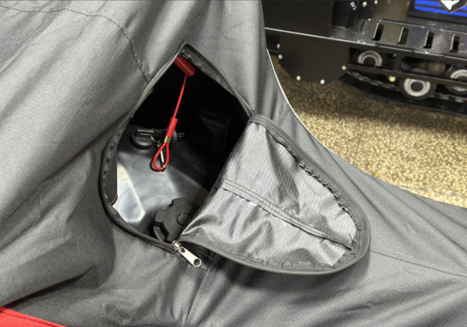 Чехол транспорт. снегохода IKUDZO HUNTER черно-красный Оксфорд ПРЕМИУМ качества с лого IKUDZO в Калининграде