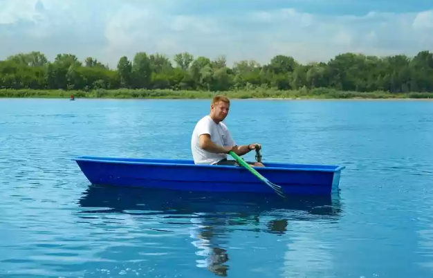 Стеклопластиковая лодка Малютка в Калининграде