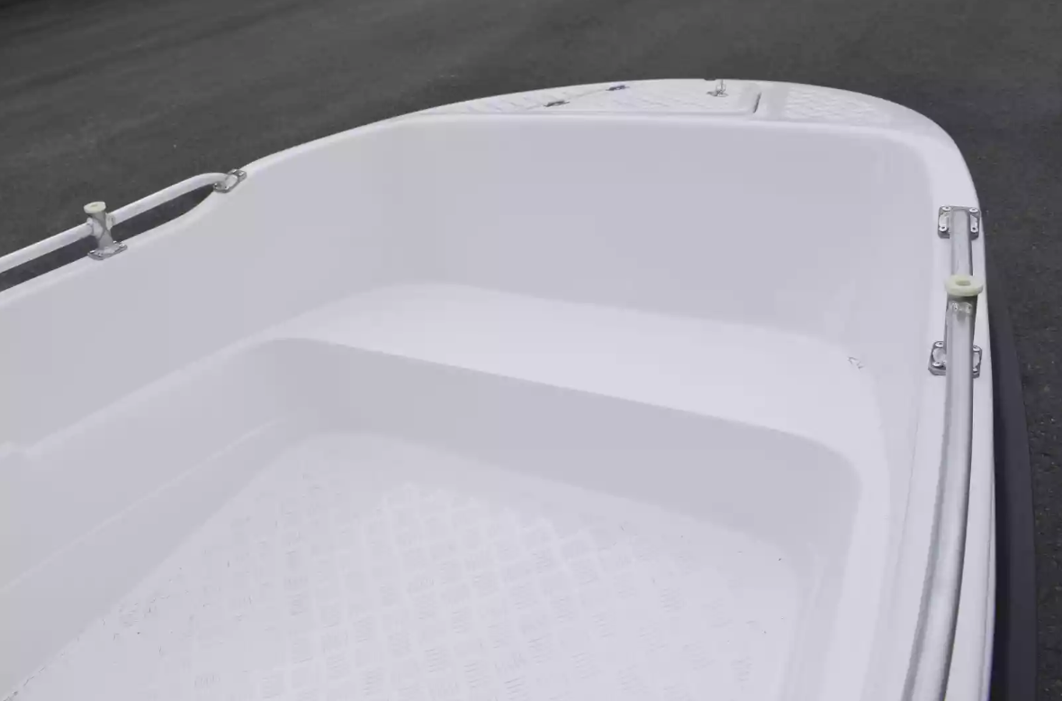 Стеклопластиковая лодка Пингвин New (тримаран) в Калининграде