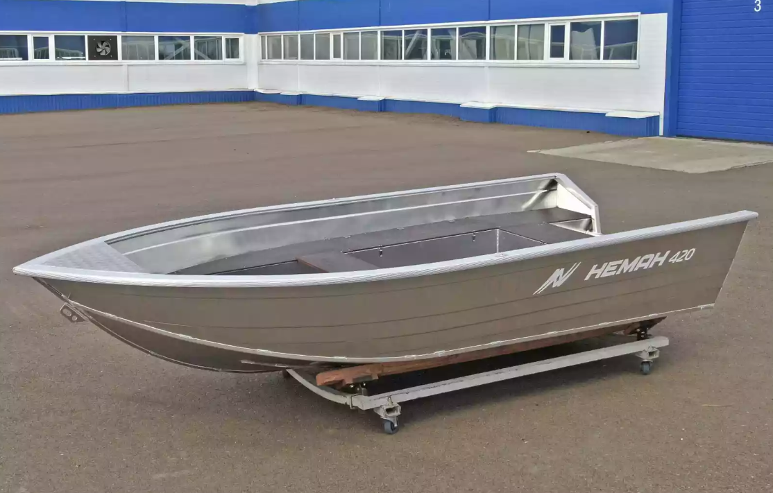Алюминиевая лодка  Неман-420 в Калининграде