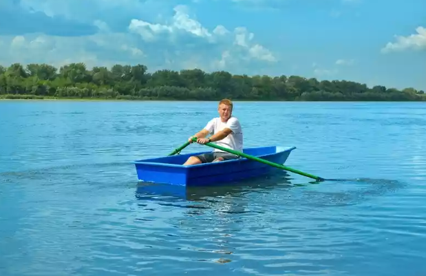 Стеклопластиковая лодка Малютка в Калининграде