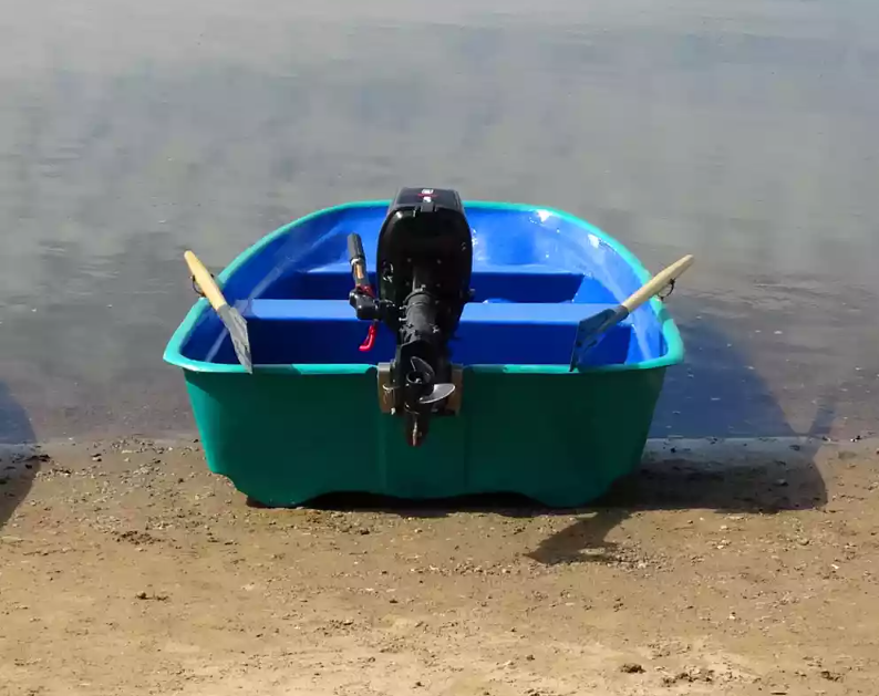 Стеклопластиковая лодка Старт (тримаран) в Калининграде