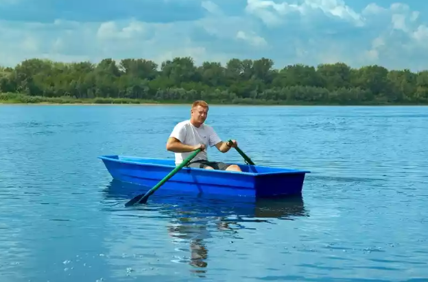 Стеклопластиковая лодка Малютка в Калининграде