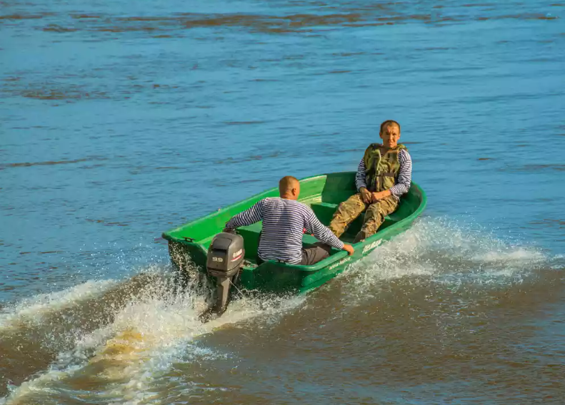 Стеклопластиковая лодка Neman-340 (тримаран) в Калининграде