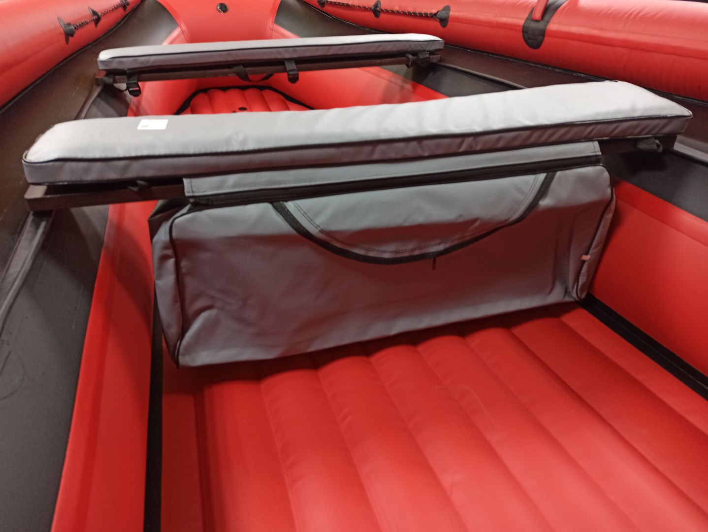 КОМПЛЕКТ МЯГКИХ НАКЛАДОК С СУМКОЙ ДЛЯ ЛОДОК 90Х20 СЕРЫЙ в Калининграде