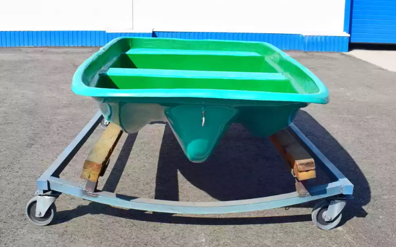 Стеклопластиковая лодка Старт (тримаран) в Калининграде