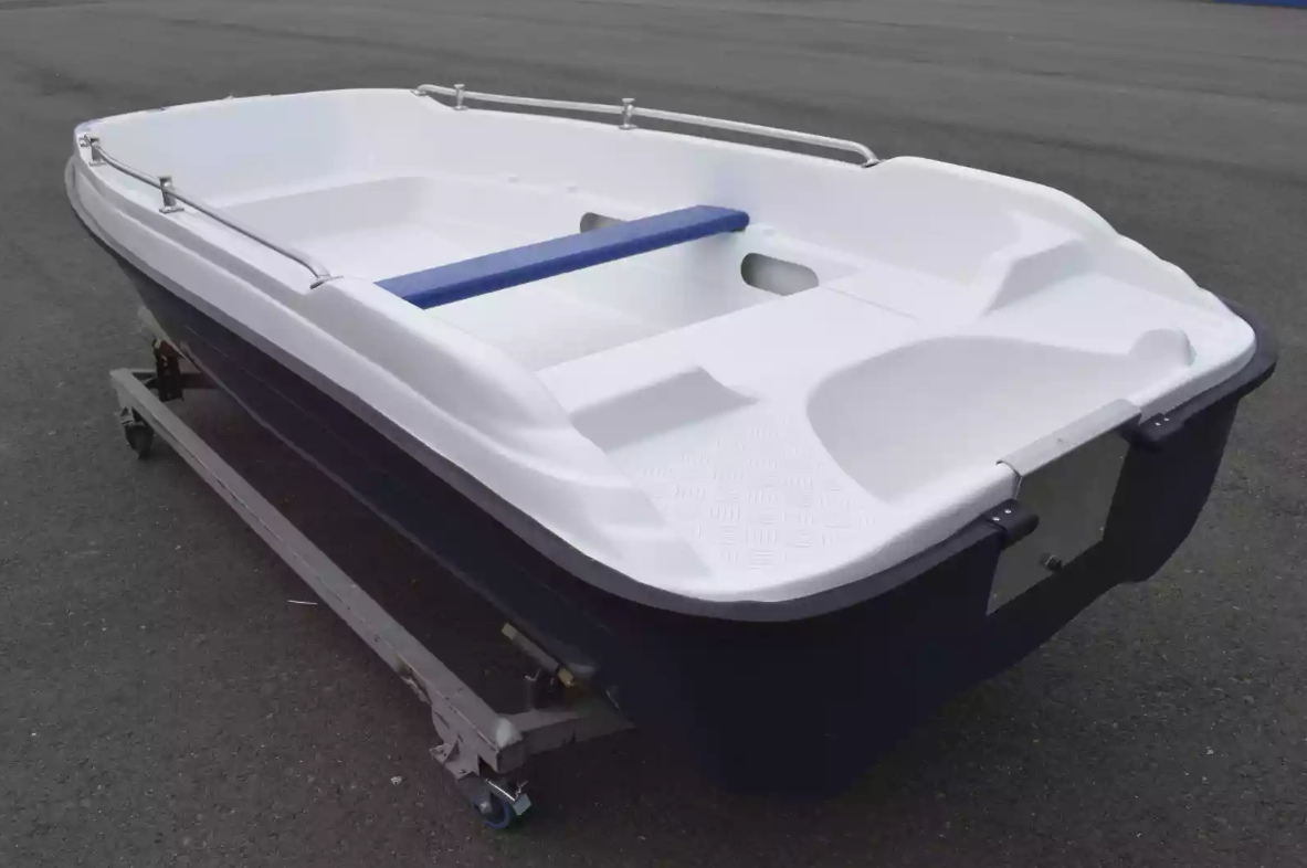 Стеклопластиковая лодка Пингвин New (тримаран) в Калининграде