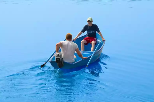 Стеклопластиковая лодка Омуль в Калининграде