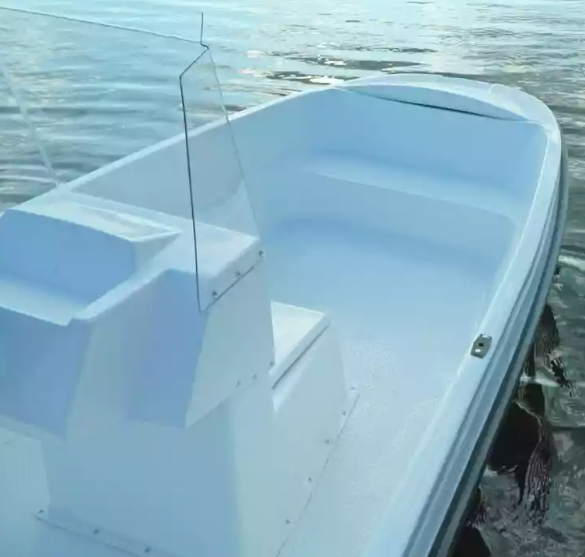 Стеклопластиковая лодка Пингвин с консолью (тримаран) в Калининграде