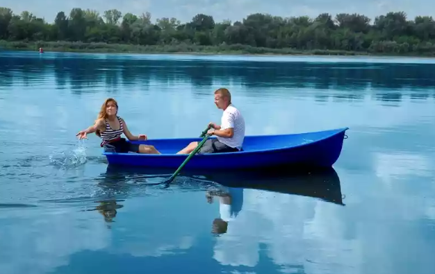 Стеклопластиковая лодка Дельфин в Калининграде