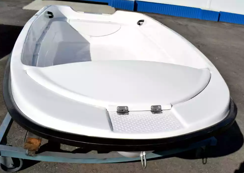 Стеклопластиковая лодка Пингвин (тримаран) в Калининграде