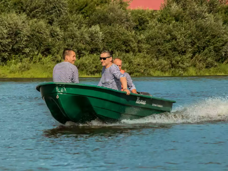 Стеклопластиковая лодка Neman-340 (тримаран) в Калининграде