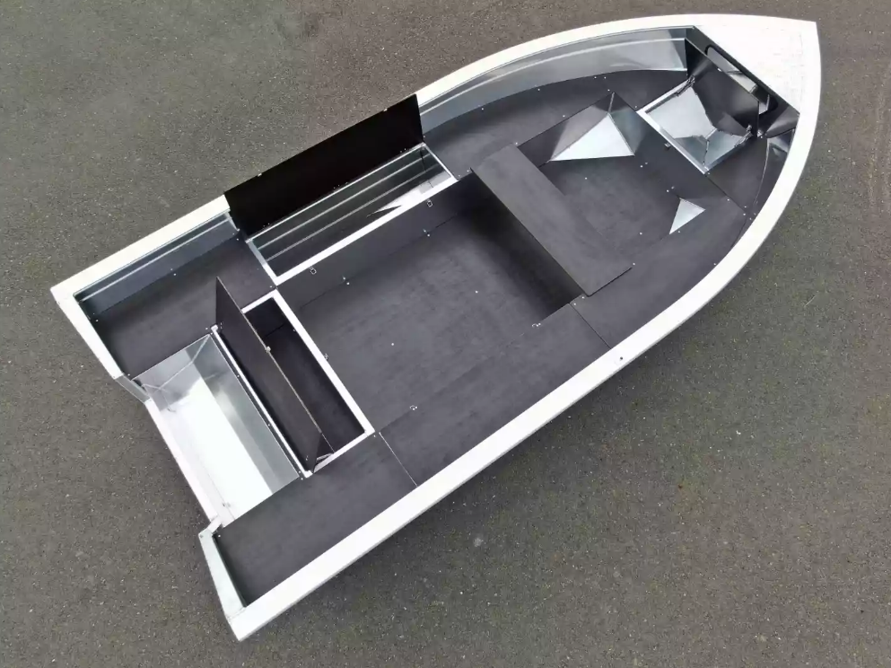 Алюминиевая лодка  Неман-420 в Калининграде