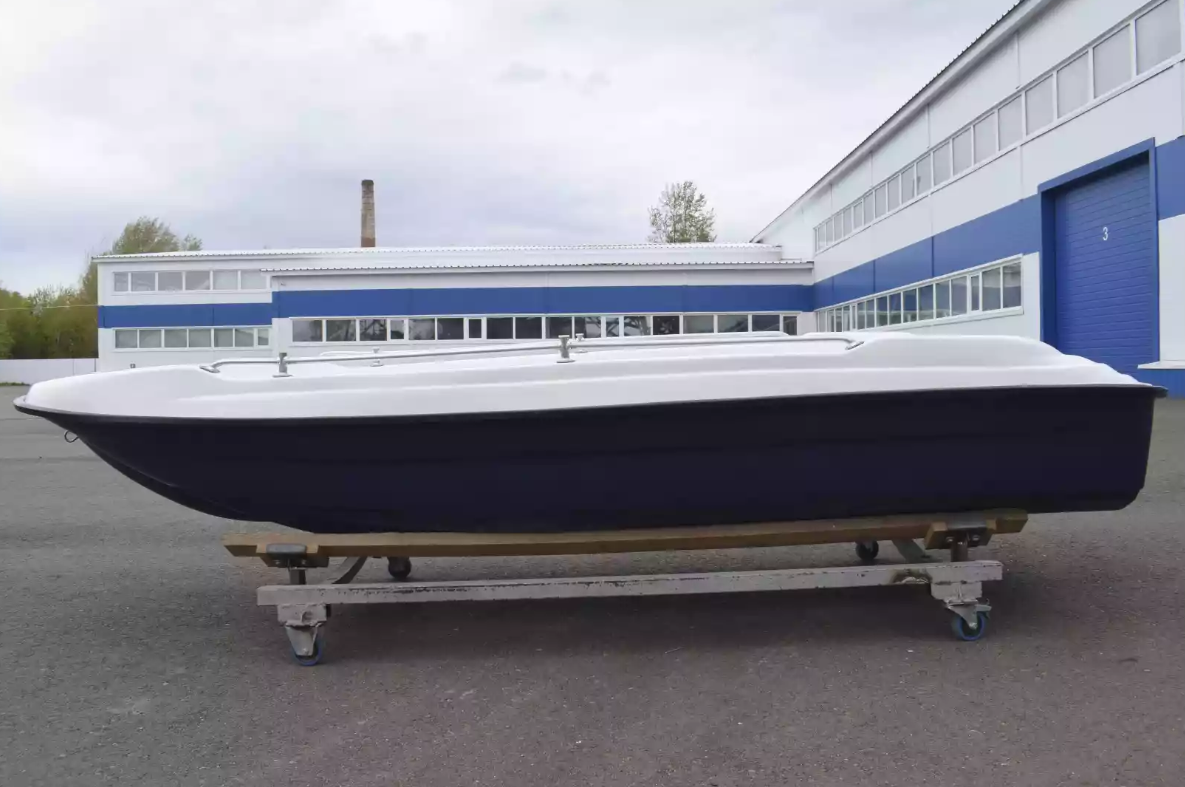 Стеклопластиковая лодка Пингвин New (тримаран) в Калининграде