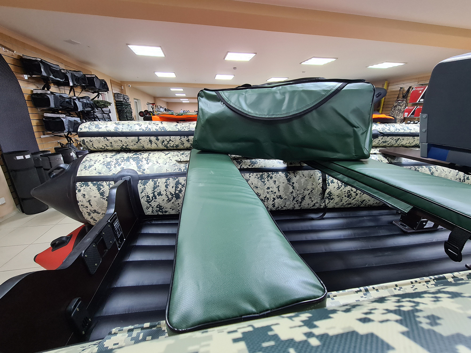 КОМПЛЕКТ МЯГКИХ НАКЛАДОК С СУМКОЙ ДЛЯ ЛОДОК 80Х20 ЗЕЛЕНЫЙ в Калининграде