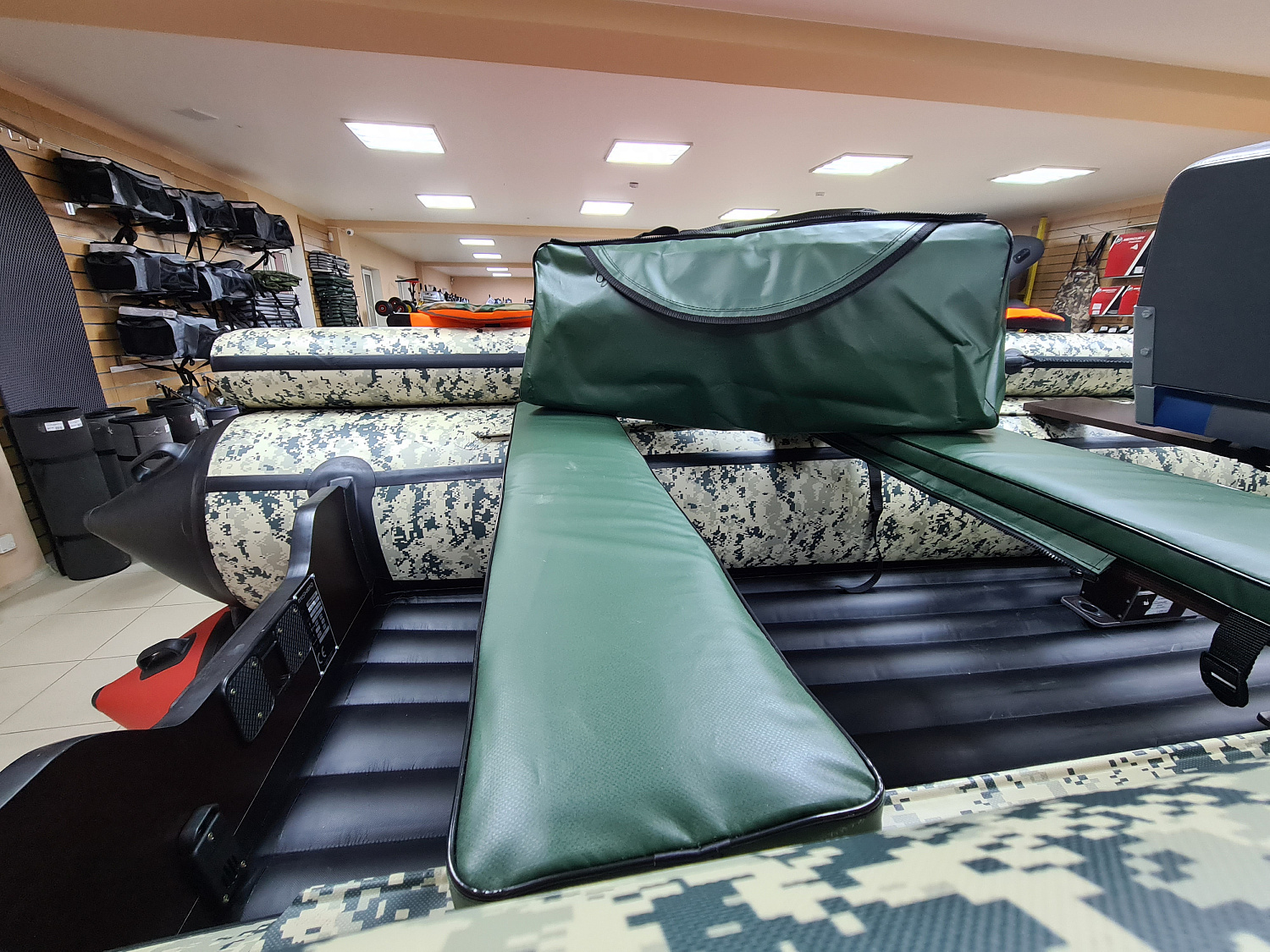 КОМПЛЕКТ МЯГКИХ НАКЛАДОК С СУМКОЙ ДЛЯ ЛОДОК 80Х20 ЗЕЛЕНЫЙ в Калининграде